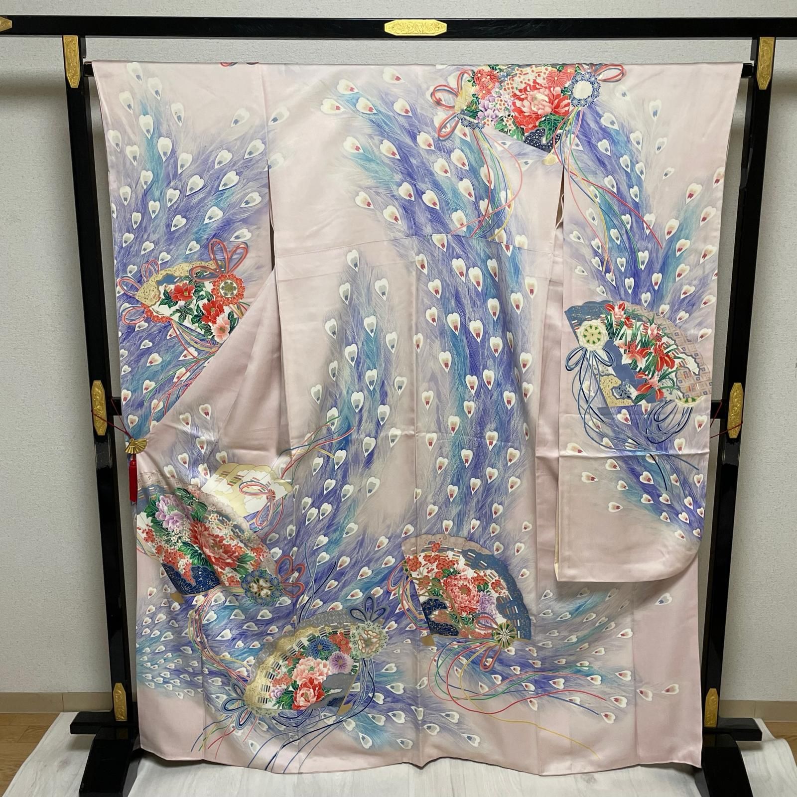 振袖 裄66 扇に花模様 孔雀の羽根 美しい染め 着物 正絹 X-2029