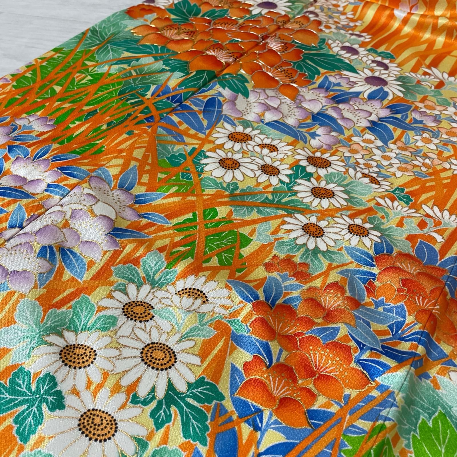 振袖 鮮やかな花模様 金駒刺繍 着物 正絹 X-2034 - メルカリ