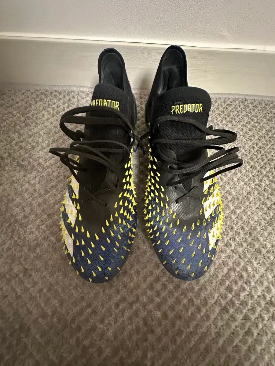アディダス プレデター サッカーシューズ