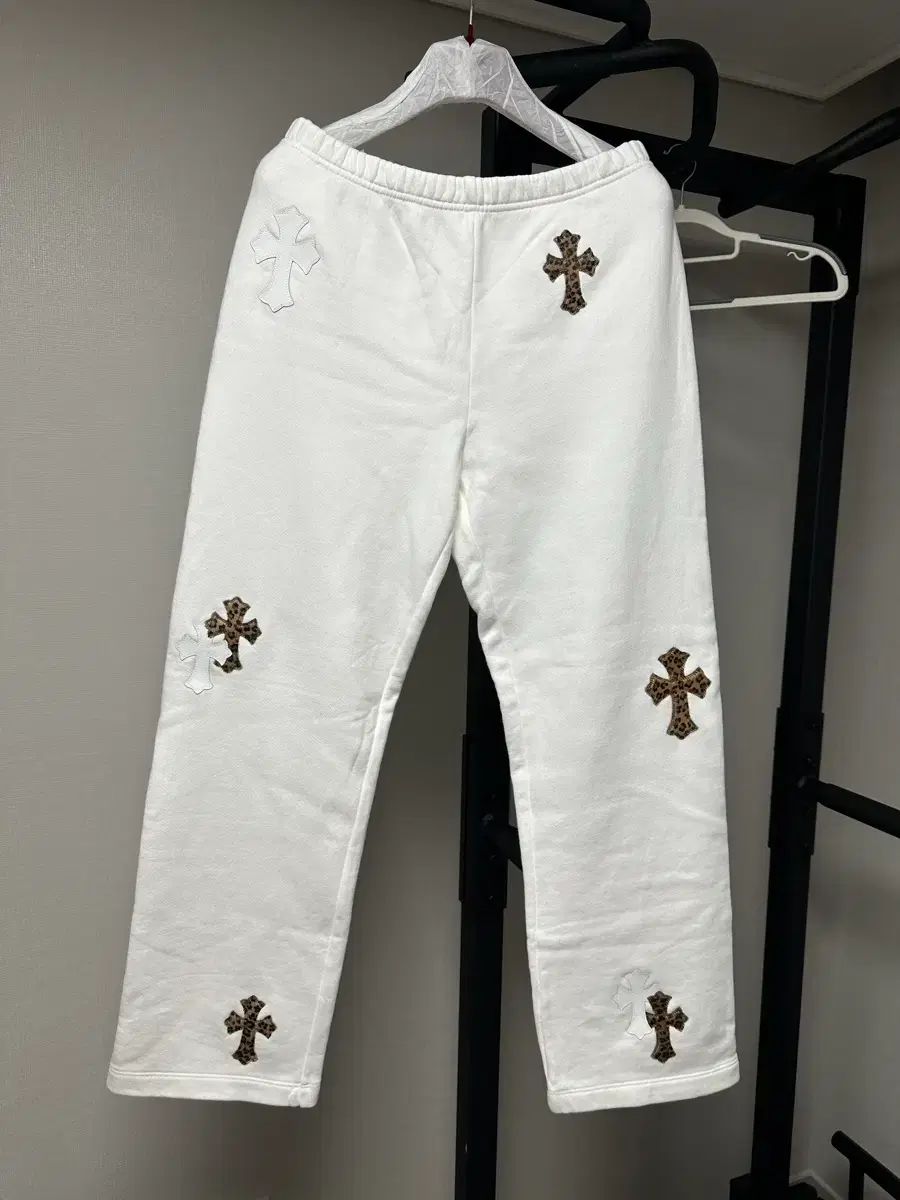 (新品)CHROME HEARTS クロムハーツ ヒョウ柄 レオパード 白 パッチ パンツ ズボン