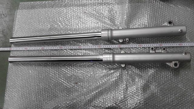 KLE250 アネーロ　LE250A-004xxx　の　フロントフォーク:#1778805267