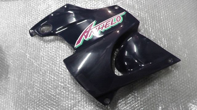 KLE250 アネーロ　LE250A-004xxx　の　ボディーカバー　右:#1778805575