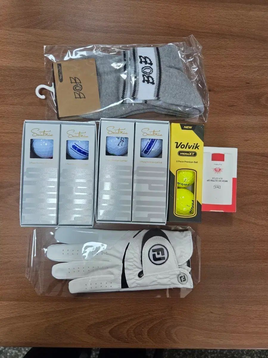 セイントナイン ゴルフボール + フットジョイ ゴルフ手袋 + ボルビック ゴルフボール + BOB ゴルフ