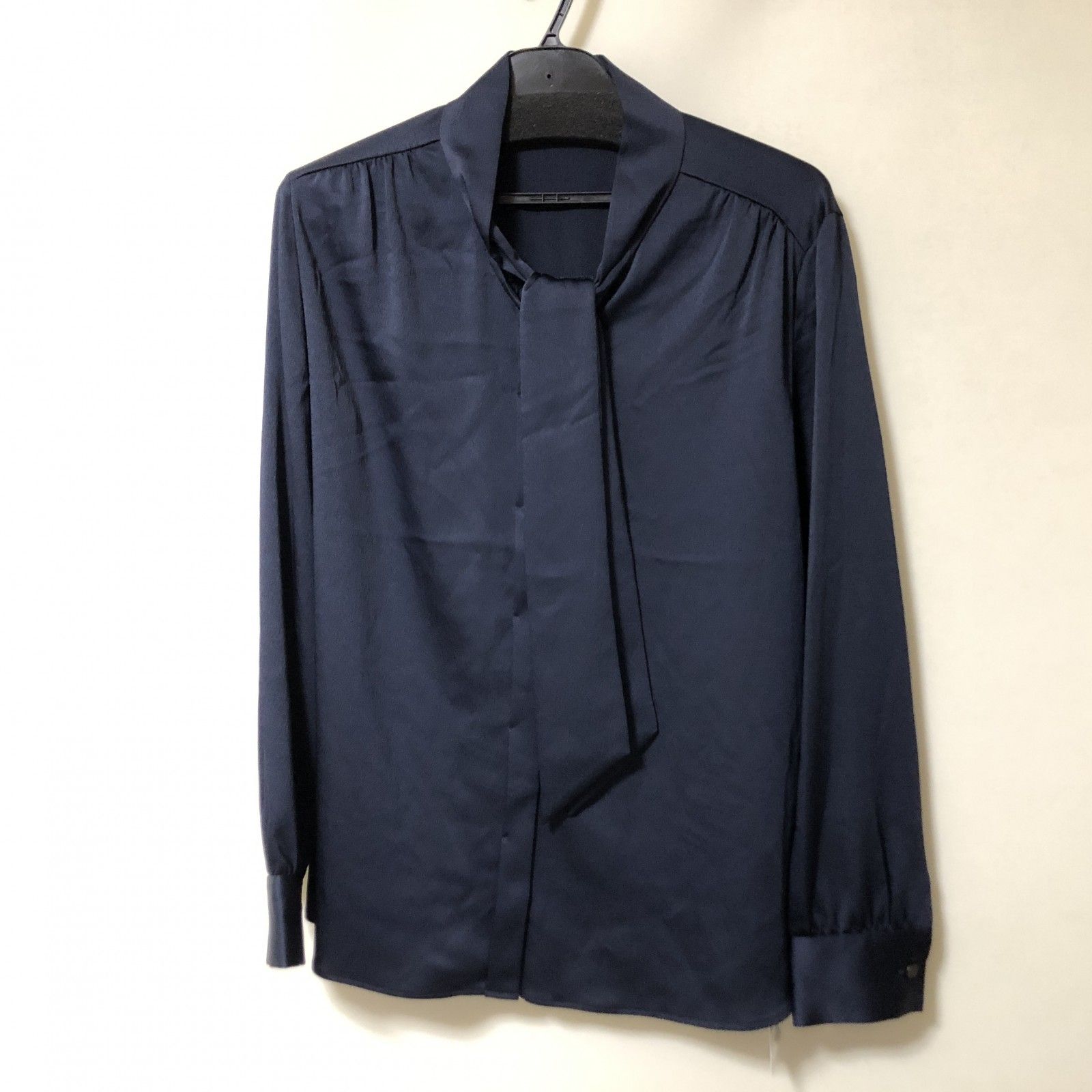 E500　新品　UNTITLED　アンタイトル　サテン　ボウタイ　ブラウス　シャツ　長袖　ネイビー　M　定価2万4200円