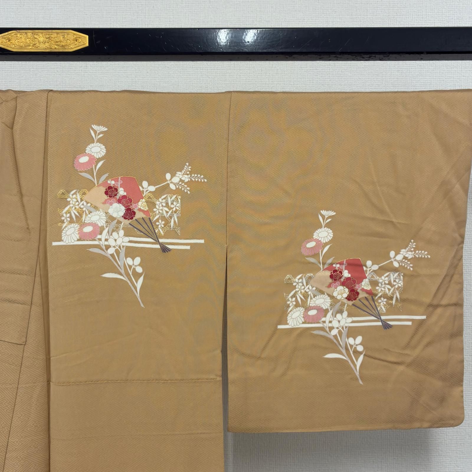 付け下げ 正絹 紋なし 美しい色味に花草 袷 着物 MK-8024 - メルカリ 付け下げ 正絹 紋なし 美しい色味に花草 袷 着物 MK-8024 - メルカリ