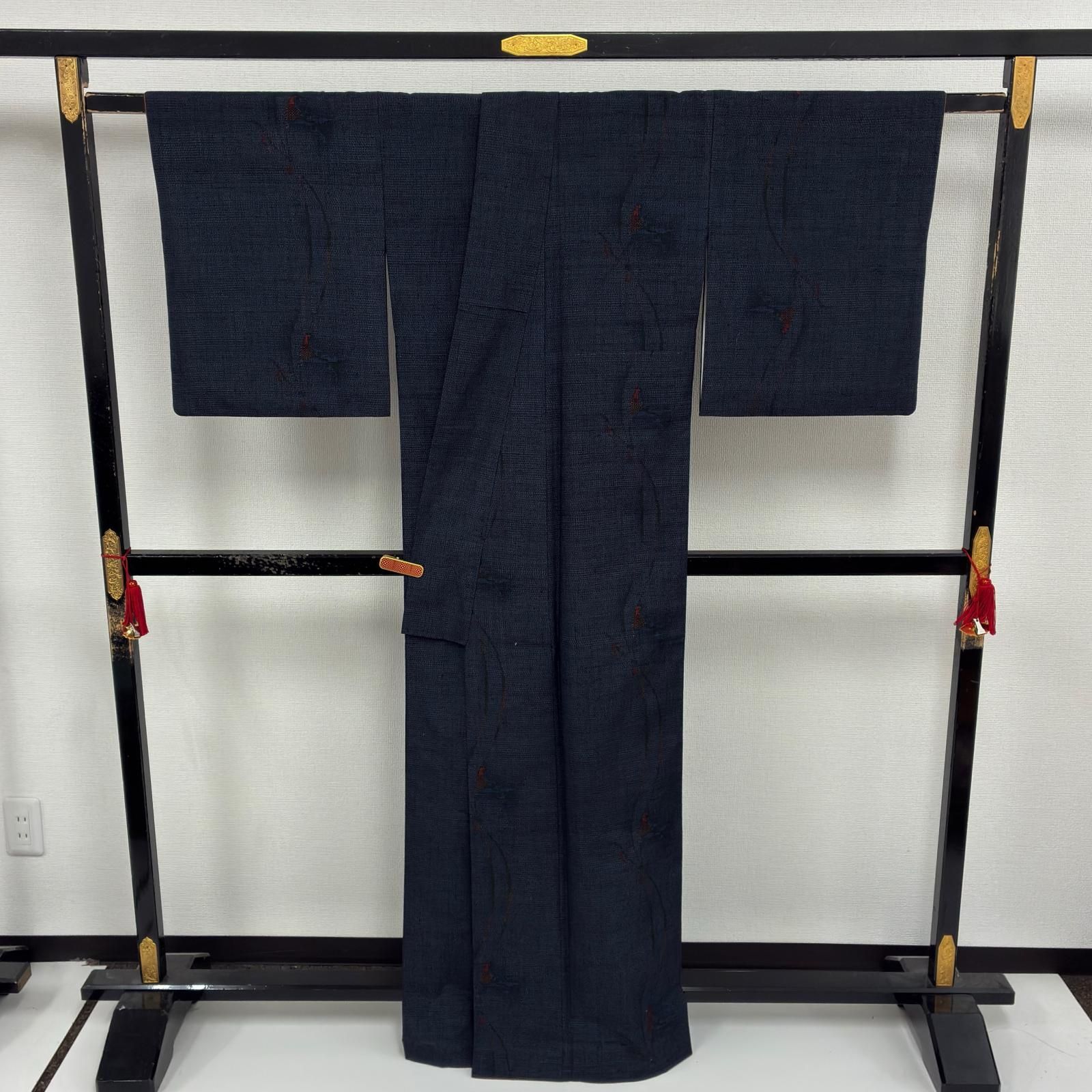 【美品】結城紬と聞いています 亀甲絣 正絹 袷 普段着 お茶会 街着に 結城紬 裄67 正絹 藍染め 亀甲 粋な絣 袷 着物 MK-8035 - メルカリ