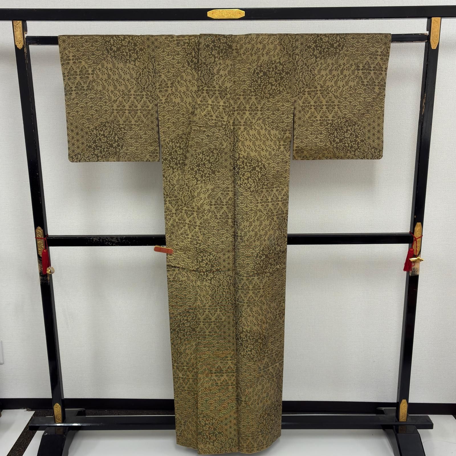 大島紬 正絹 変わり亀甲 花草絣 袷 着物 MK-8063 - メルカリ