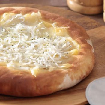 ＳＨＩＺＵＯＫＡ ＰＩＺＺＡ 静岡しらすと静岡桜えびのピザ