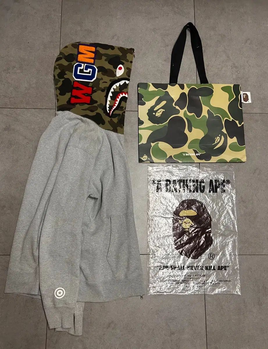 A BATHING APE アベイシングエイプ 半カモフラージュ シャーク ジップアップ
