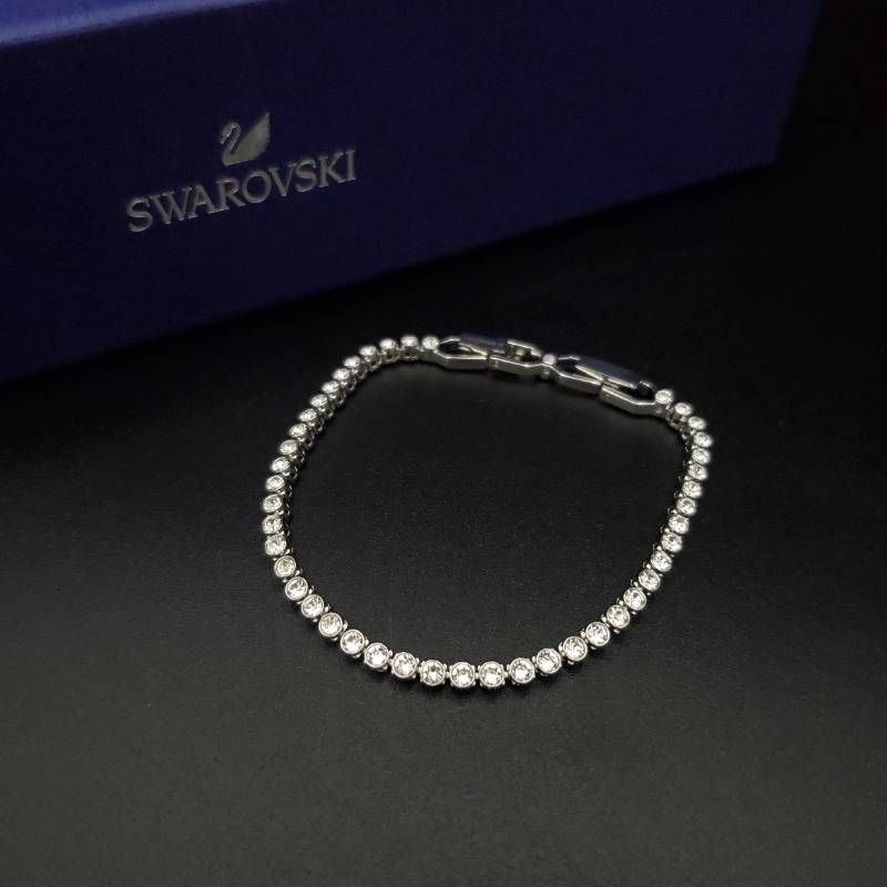 美品 SWAROVSKI スワロフスキー ブレスレット テニスブレスレット クリスタル シルバーカラー 箱付き 上品 高級感 きらきら 華奢