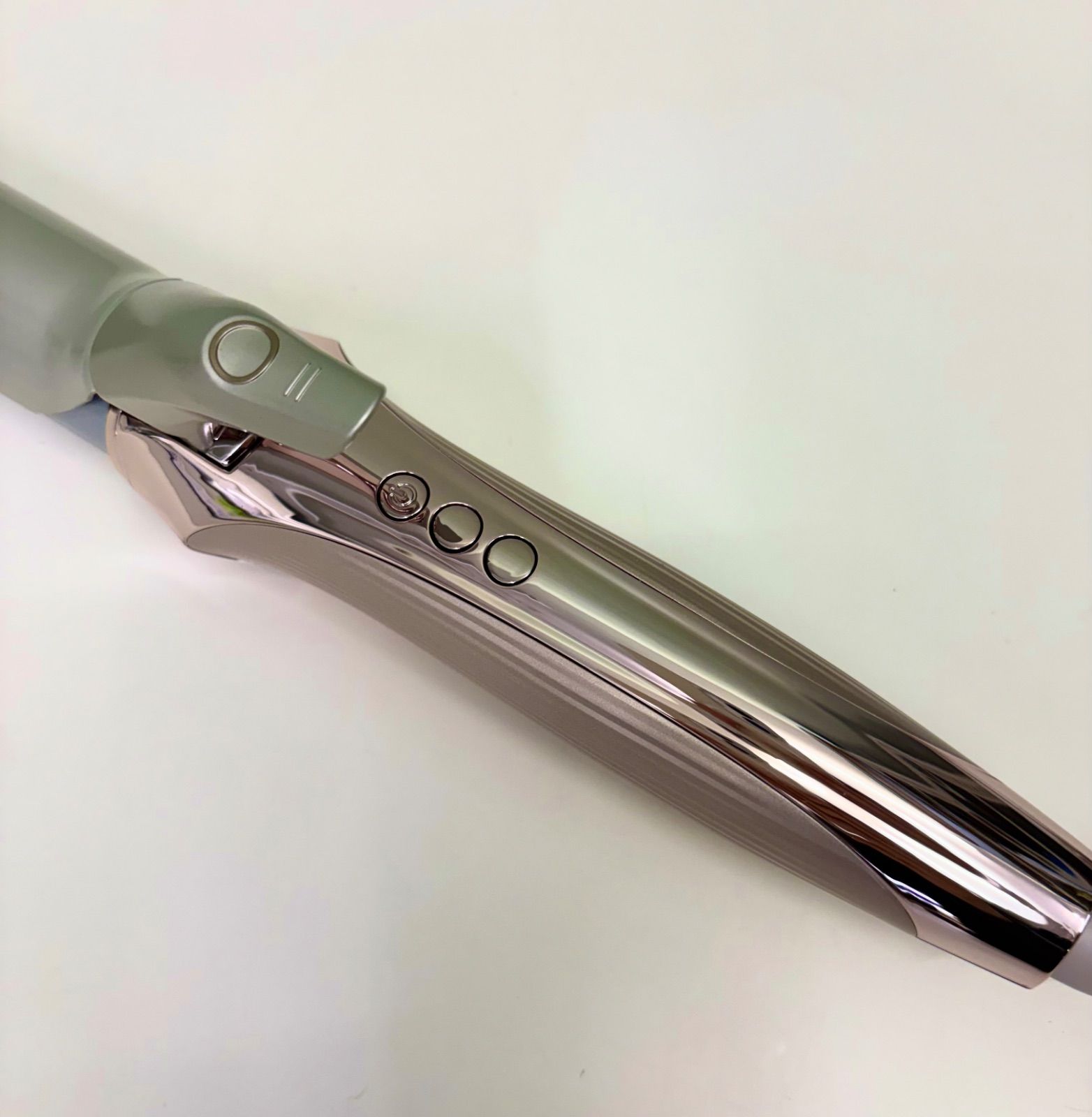 【新品・未使用品】リファカールアイロン プロ+ 32mm シャンパングレージュ ReFa 】美品！リファ カールアイロン プロ+ 32mm シャンパングレージュ