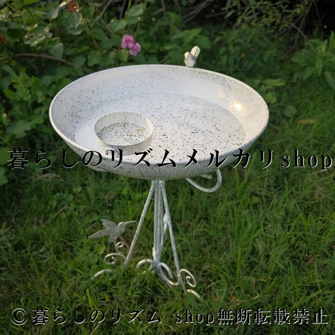 バードバス スタンド付き 金属製 鳥用 水浴び皿 ホワイト 折りたたみブラケット 屋外 ガーデンオブジェ バードフィーダー ガーデニング 庭 パティオ 芝生 エントランス テラス ガーデンデコレーション アンティーク風 ヴィンテージ調 鳥 モチーフ ガーデン