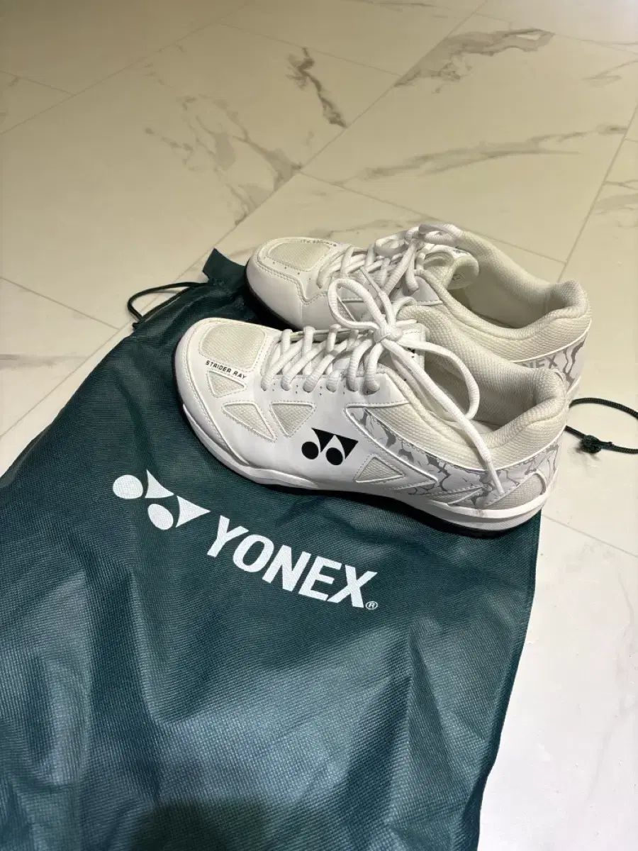 YONEX ヨネックス ストライダー Ray 白 スニーカー 245