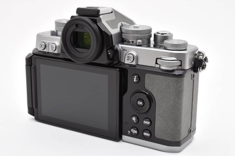 ☆極上美品☆《ショット数11,757回》ニコン Nikon Zf ボディ シルバー
