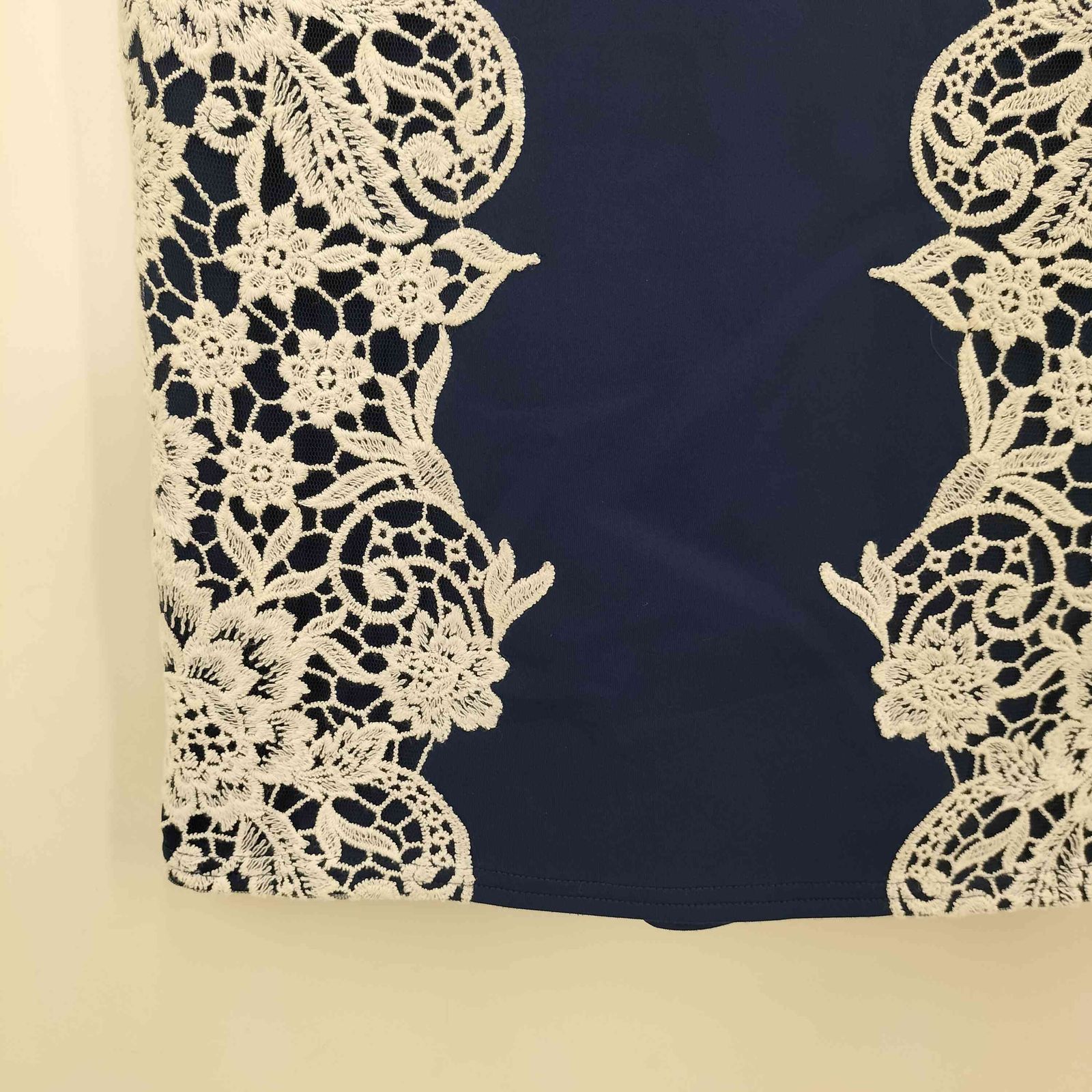 タダシショウジ TADASHI SHOJI 刺繍デザイン ノースリーブワンピース