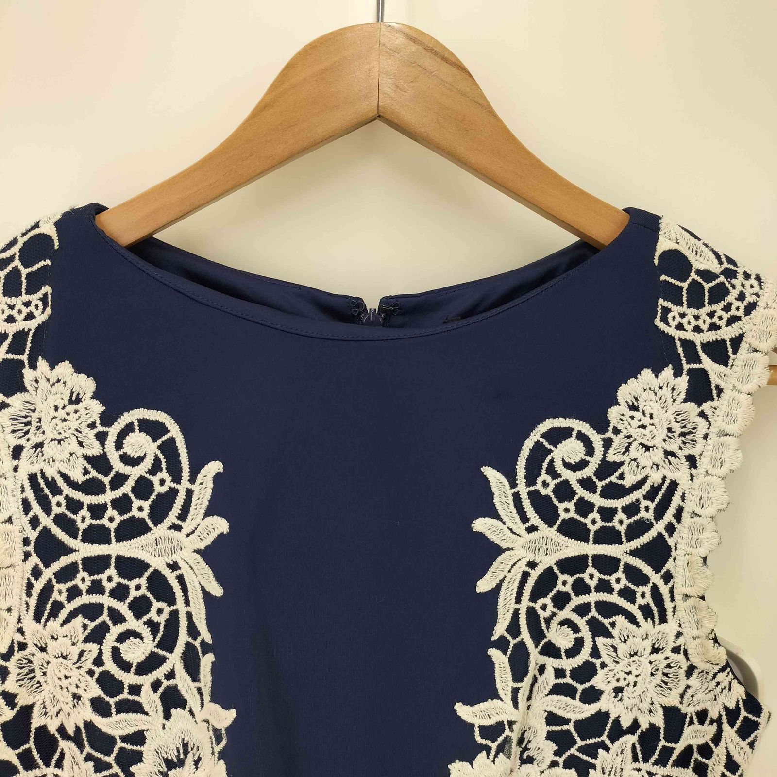 タダシショウジ TADASHI SHOJI 刺繍デザイン ノースリーブワンピース