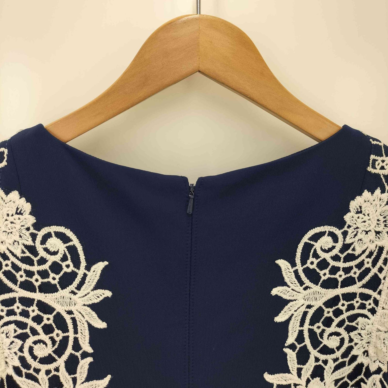 タダシショウジ TADASHI SHOJI 刺繍デザイン ノースリーブワンピース
