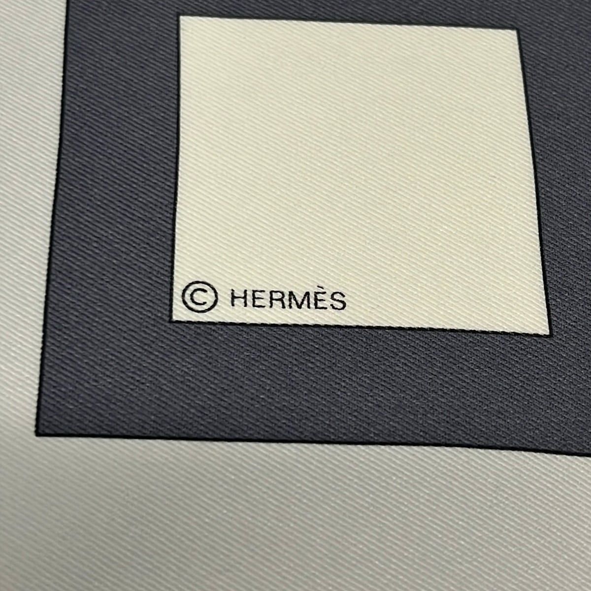 HERMES(エルメス) スカーフ美品 カレ70 ライトグレー×ダークグレー