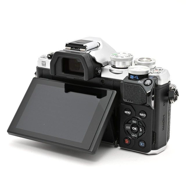 美品＞ OLYMPUS OM-D E-M10 Mark III ボディ シルバー｜ミラーレス一眼