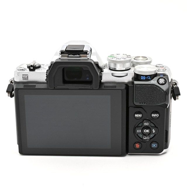 美品＞ OLYMPUS OM-D E-M10 Mark III ボディ シルバー｜ミラーレス一眼