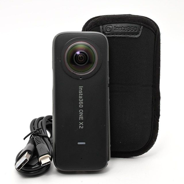 ＜良品＞ Insta360 ONE X2 通常版｜360度アクションカメラ｜全天球カメラ｜動作良好｜外観きれい｜レンズごく薄傷あり｜専用ケース・Type-Cケーブル付属｜実用モデル