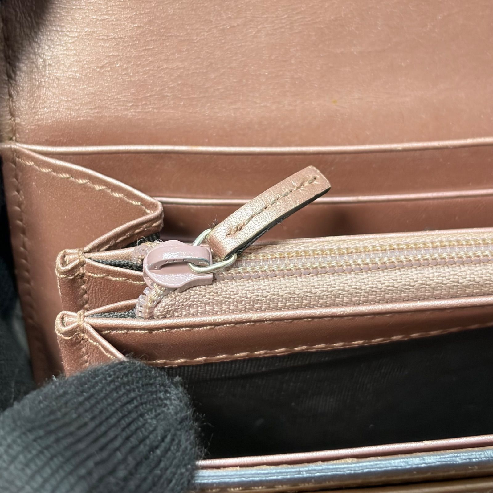 4346 GUCCI グッチ 長財布 GG シマレザー PVC エナメル ピンクベージュ
