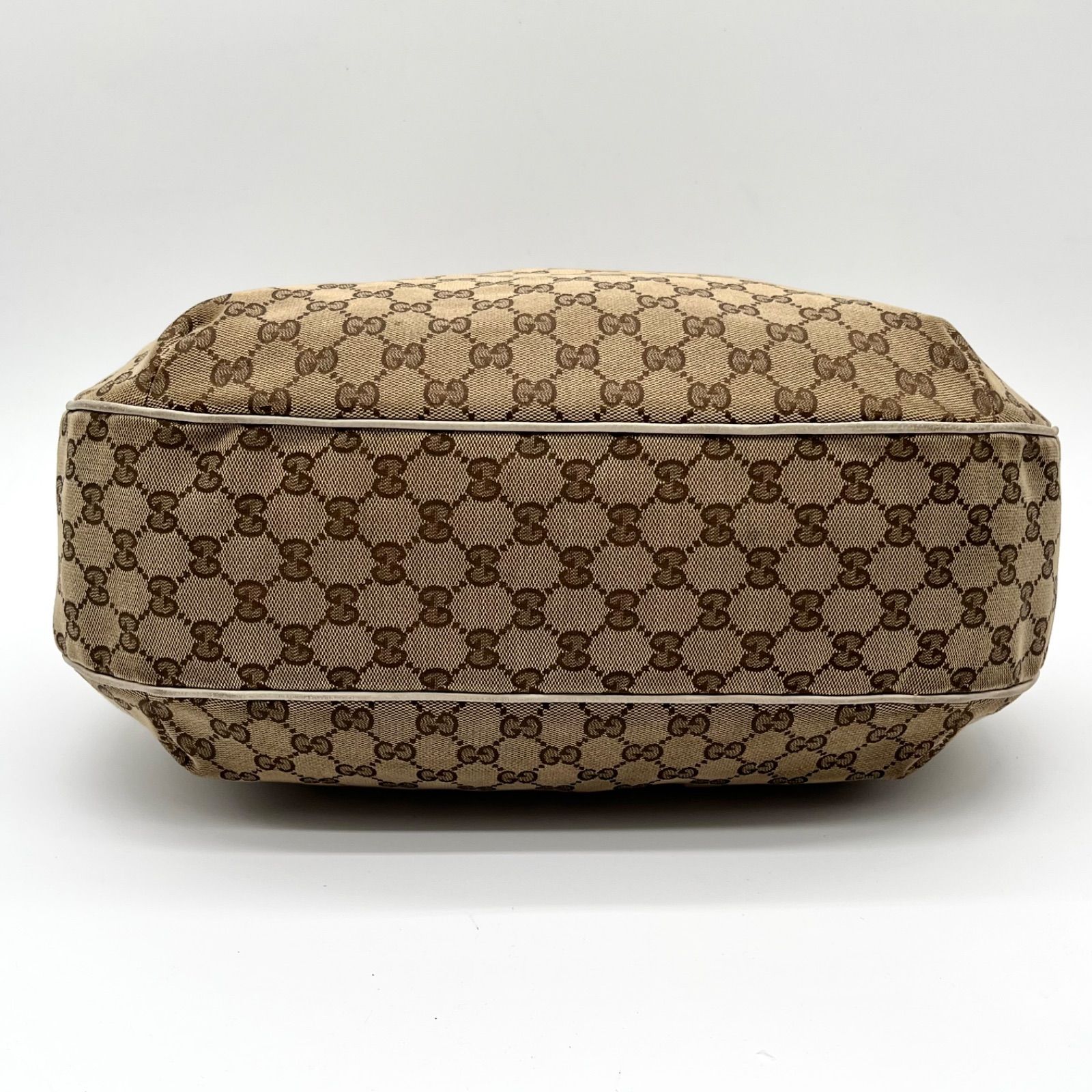 GUCCI グッチ シェリーライン GGキャンバス ゴールドプレート GUCCI グッチ シェリーライン GGキャンバス ゴールドプレート