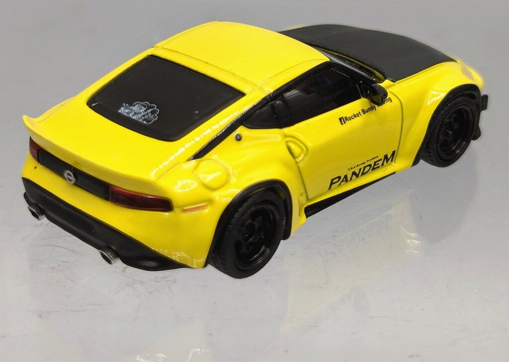 TSM MODEL 1/64MINI GT Pandem Nissan Z イカズチイエロー (右ハンドル