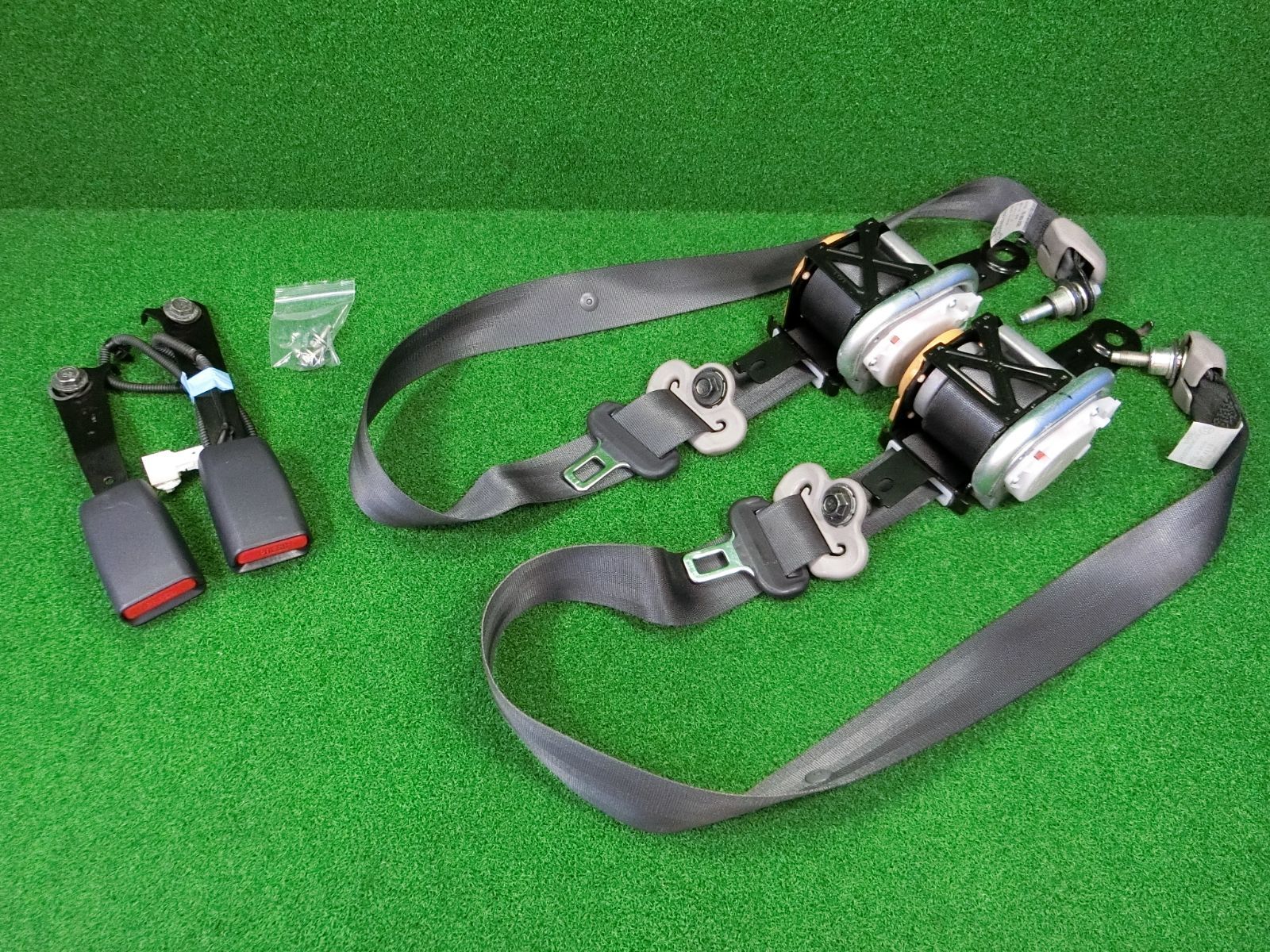 [15685] 送料無料 ホンダ インサイト ZE2 フロント シートベルト 左右セット キャッチ TK-AH3-J1360 TK-AH3-J1361