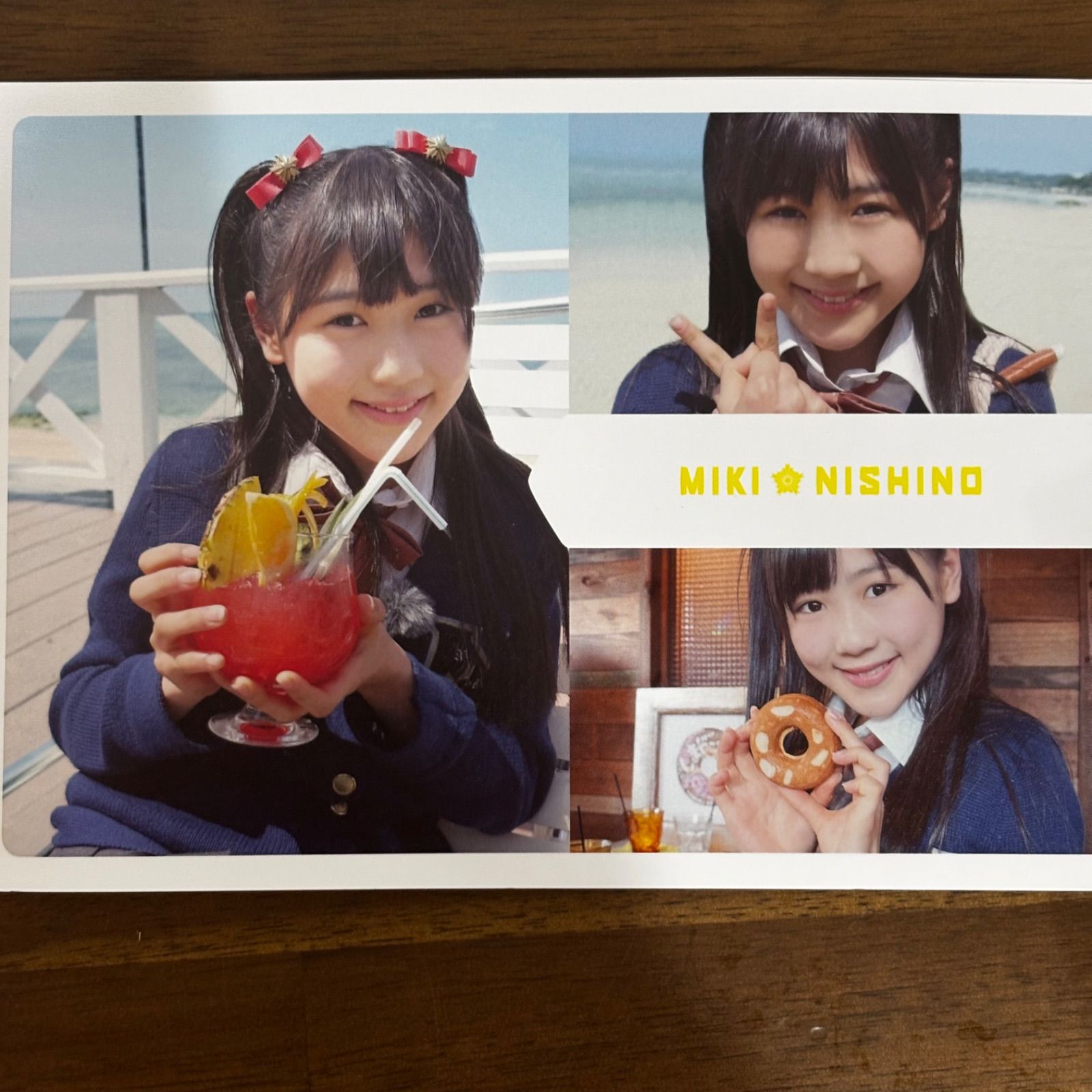 AKB48　のぼり　小嶋陽菜　小嶋真子　岡田奈々　非売品　希少品　レア　入手困難 AKB48小嶋陽菜、小嶋真子、岡田奈々がクリスマス衣装でCMに登場