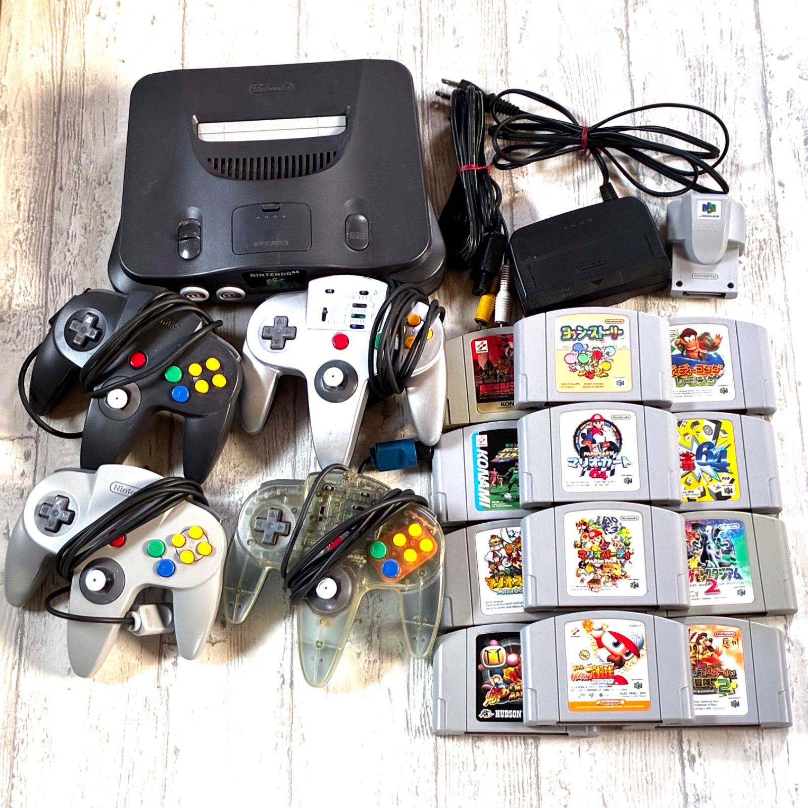 すぐに遊べるニンテンドー64本体 おまけソフト12本付 - メルカリ