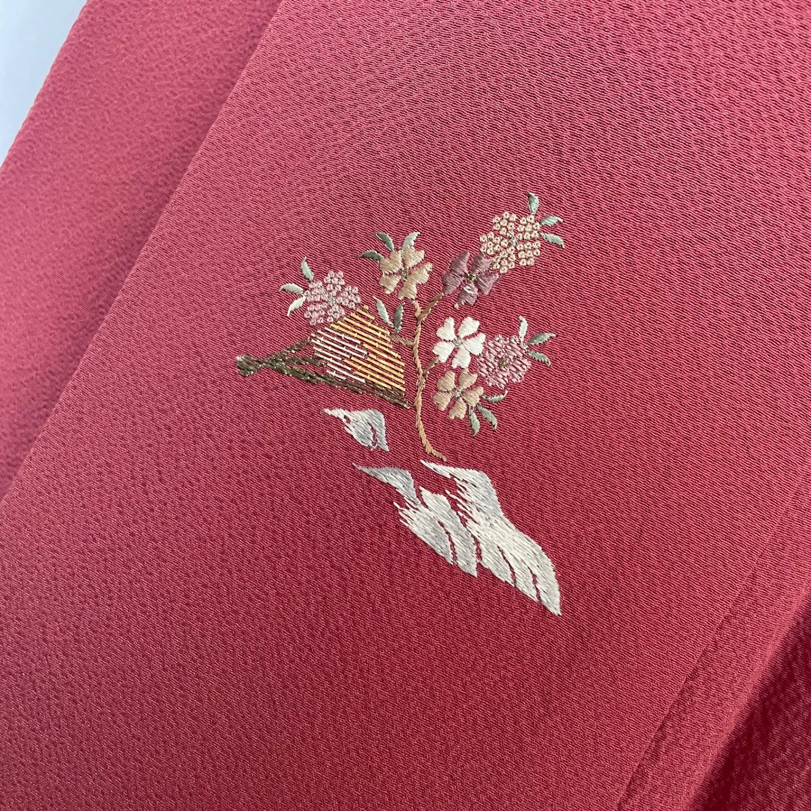 J786 付け下げ 蘇州刺繍 丹後ちりめん しぼ寄せ加工 源氏物語 十二単衣 J786 付け下げ 蘇州刺繍 丹後ちりめん しぼ寄せ加工 源氏物語 十二単衣