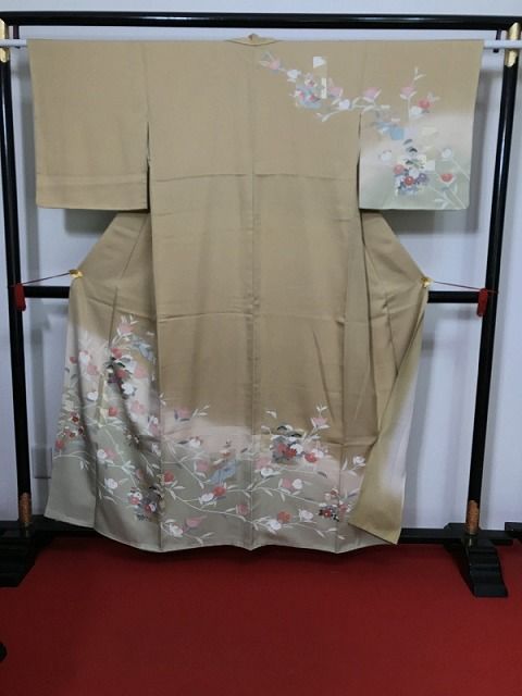 【中古】Sサイズ 訪問着 正絹 薄茶地に色紙模様