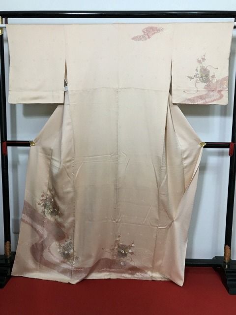 【中古】Mサイズ 訪問着 正絹 ピンク地に草花模様 9,504円