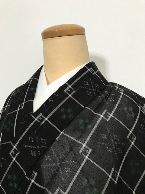【中古】Sサイズ 紬 正絹 黒地に絣文様 夏着物