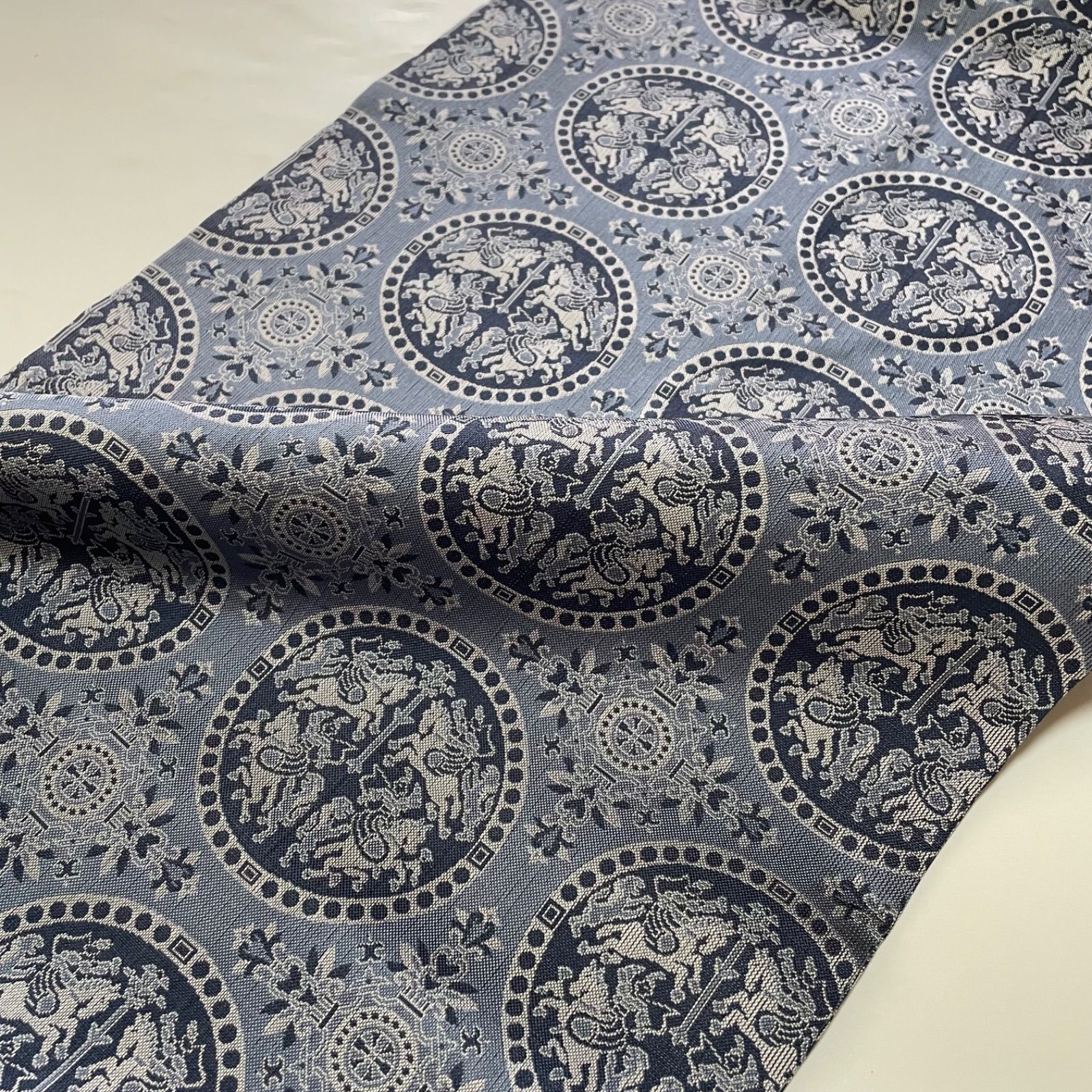 J797 美品 名古屋帯 九寸 綴織 狩猟文 正絹 薄花色 和装 和服 - メルカリ