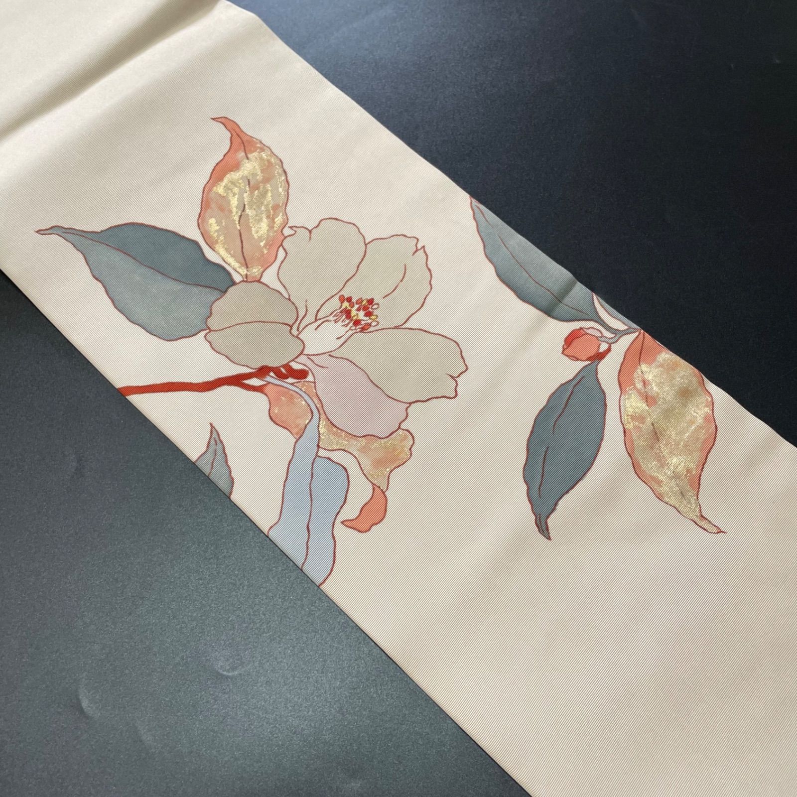 J805 名古屋帯 九寸 塩瀬 金彩加工 手描き 椿 正絹 素色 和装 和服