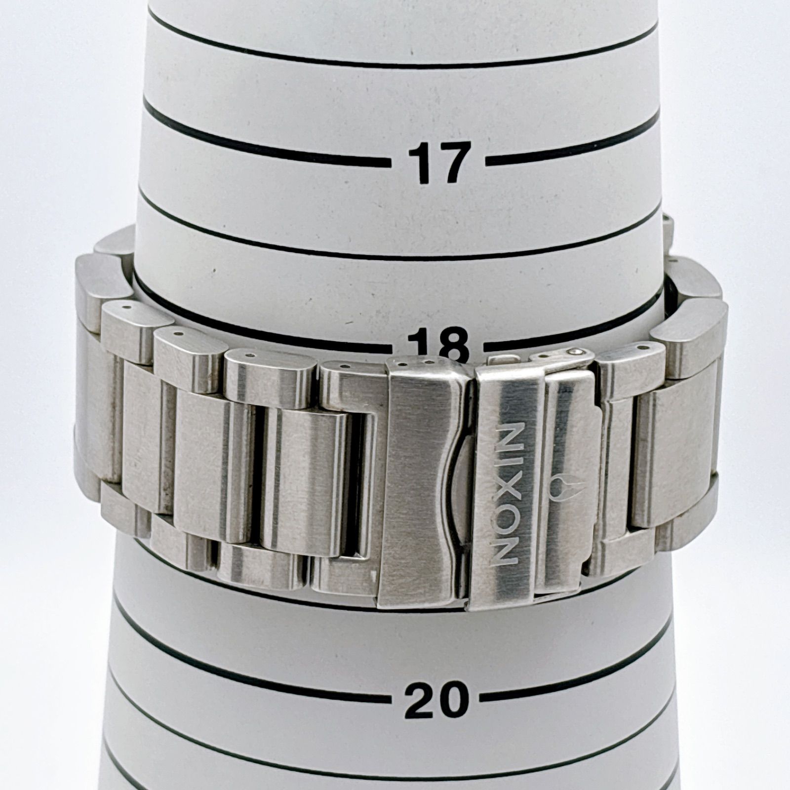 NIXON ニクソン THE 51-30 白文字盤 新品電池交換済 クロノグラフ