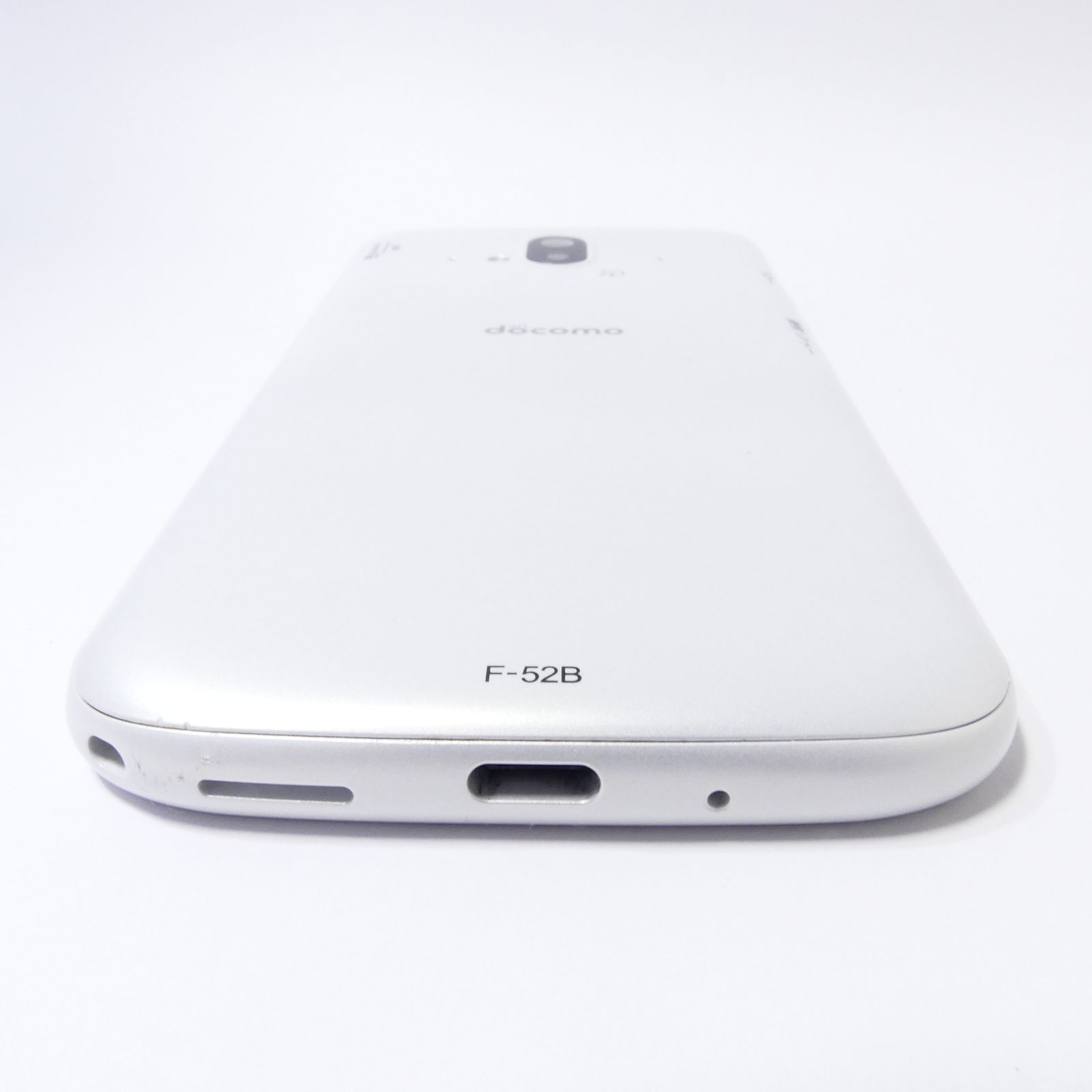 F-52B らくらくスマートフィン ホワイト docomo Cランク - メルカリ