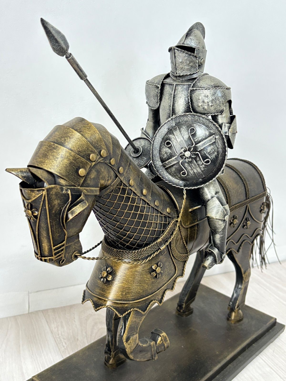 騎兵 騎士 鎧 甲冑 馬 置物 金属 ナイト - メルカリ
