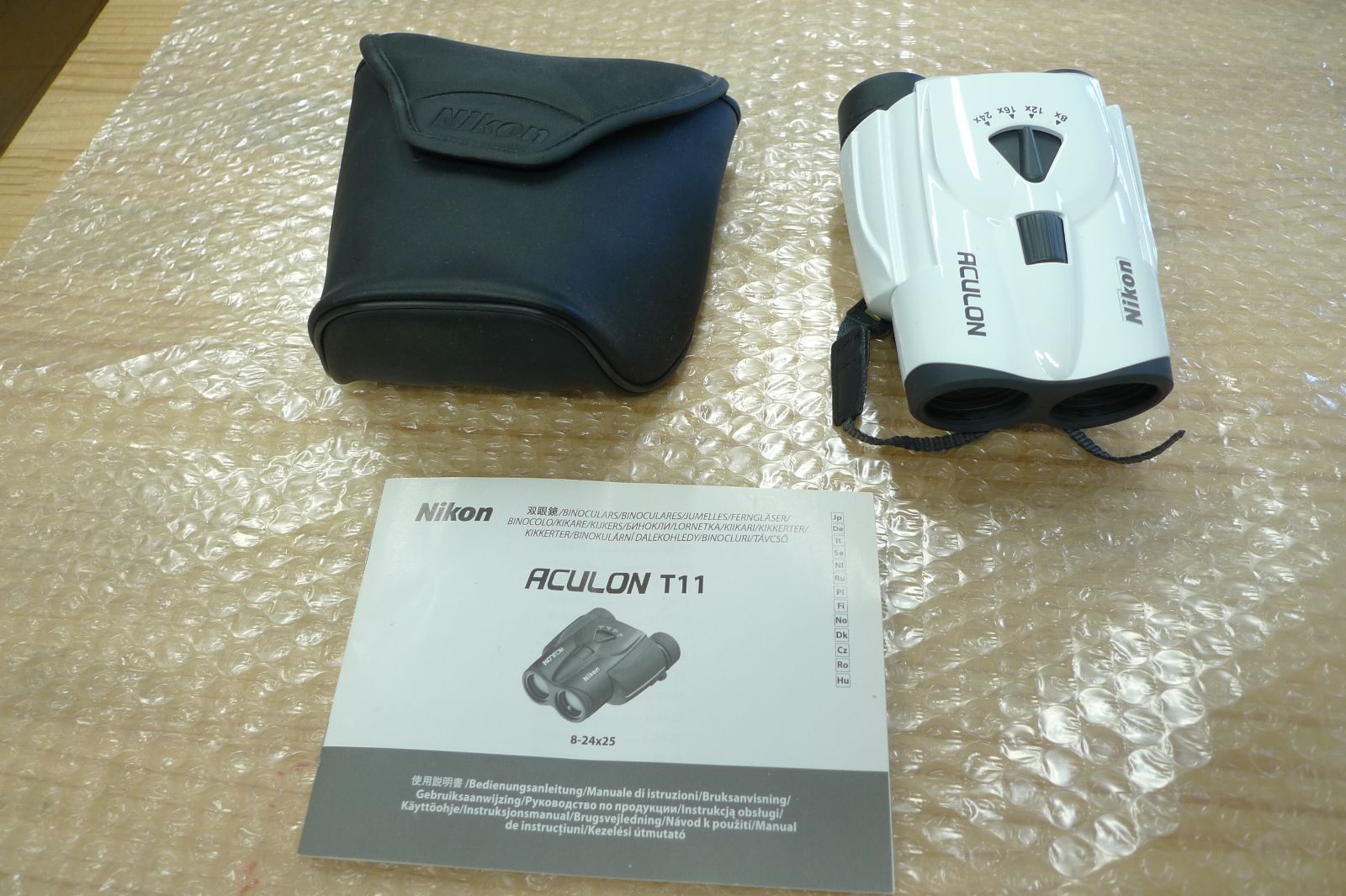 Nikonニコン ACULON T11 双眼鏡 8-24×25 nikon aculon t11 ホワイト
