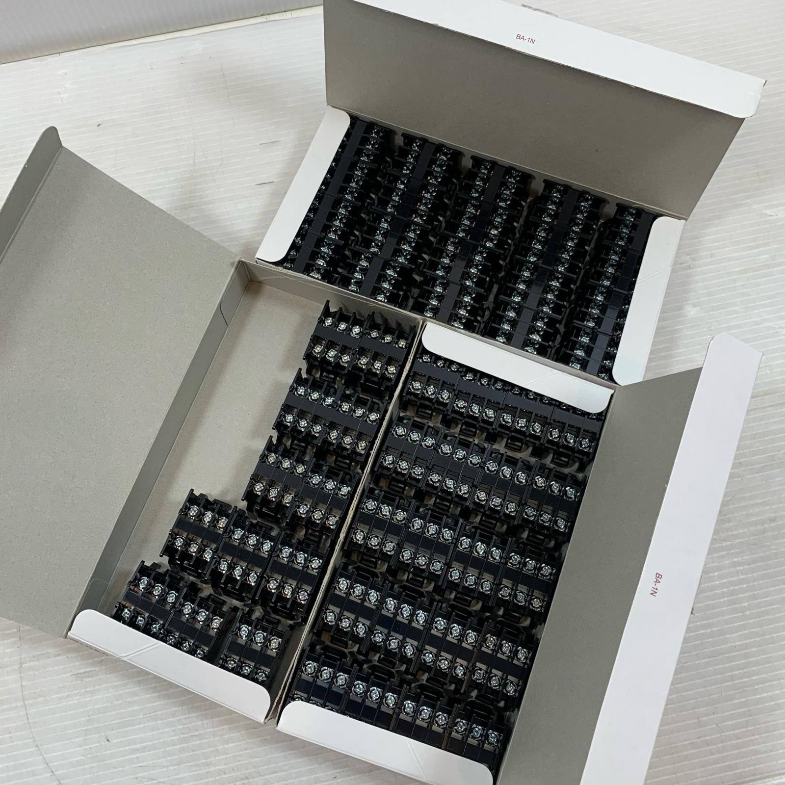 IDEC 工具関連用品 レール式端子台 52個入り BA111TPN20
