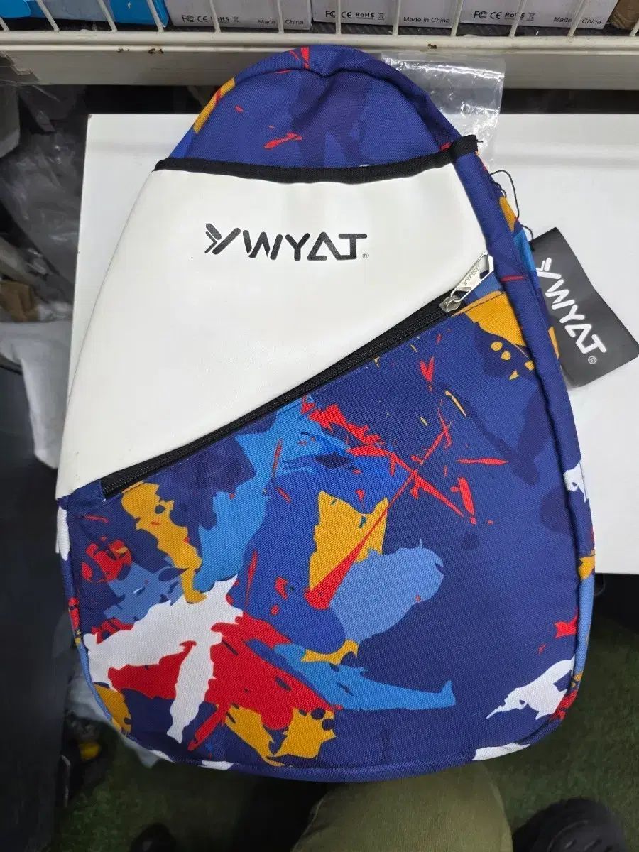 新品 WYAT スリングバック バッグ ペイント パータン