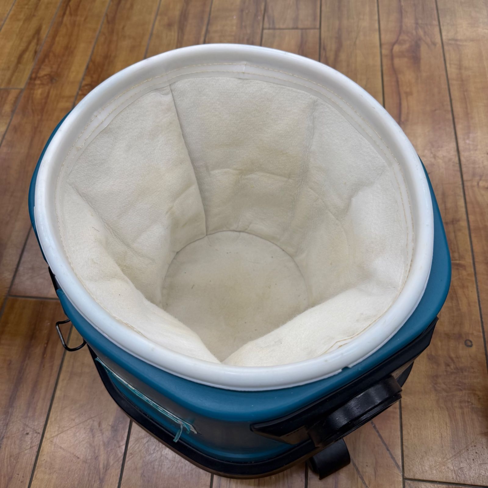マキタ(makita) 乾湿両用集じん機 471(P) 【中古】【蓮田店】 - メルカリ