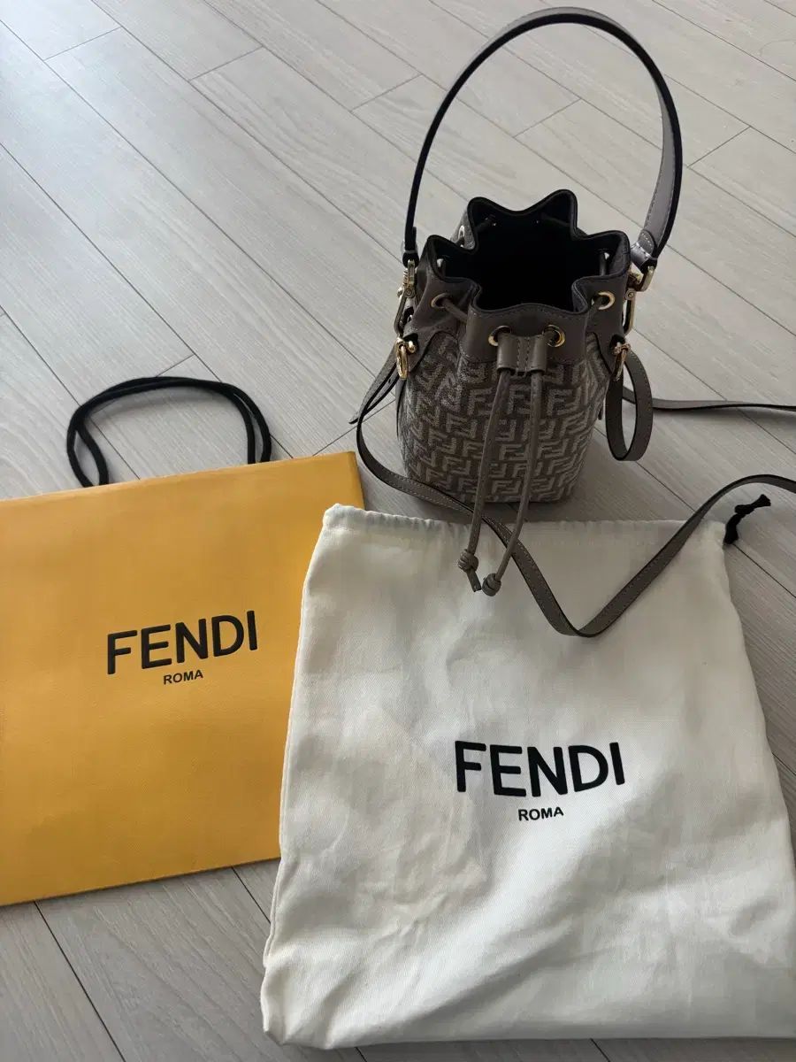 FENDI フェンディ モントレゾール バケットバッグ ブラウン