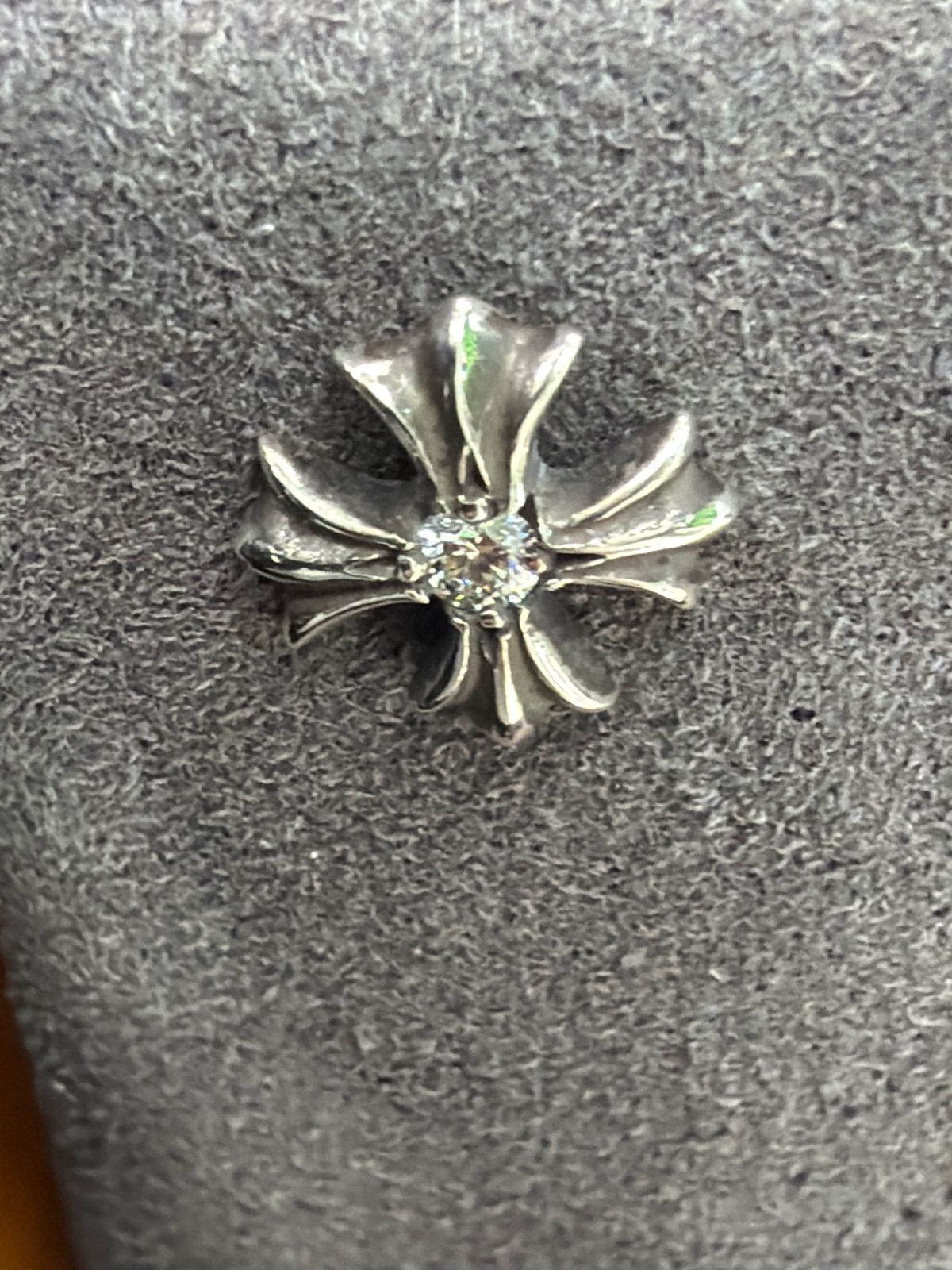 未使用 CHROME HEARTS クロムハーツ CH プラス 1Pダイヤモンド スタッド ピアス 未使用 CHROME HEARTS クロムハーツ CH プラス 1Pダイヤモンド スタッド ピアス