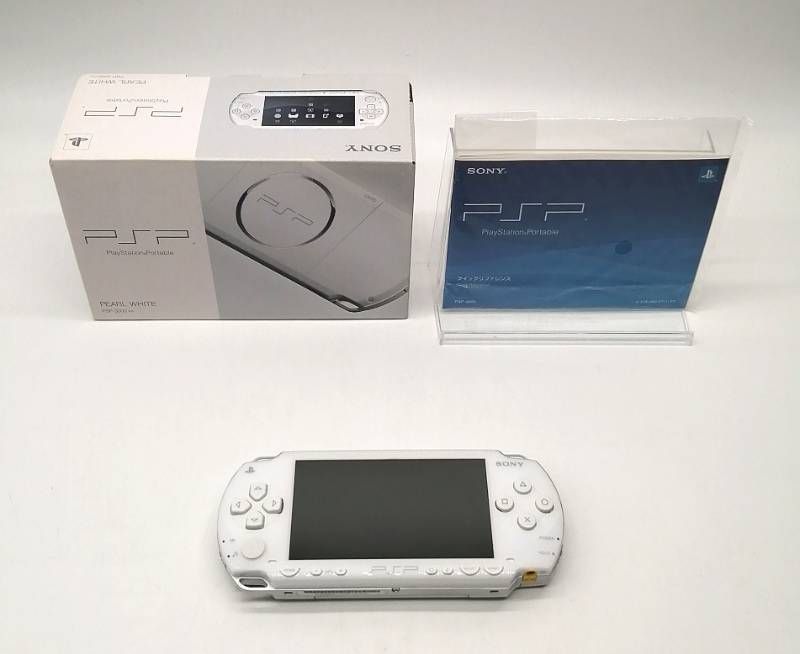 美品！プレイステーションポータブル PSP-2000 セラミックホワイト