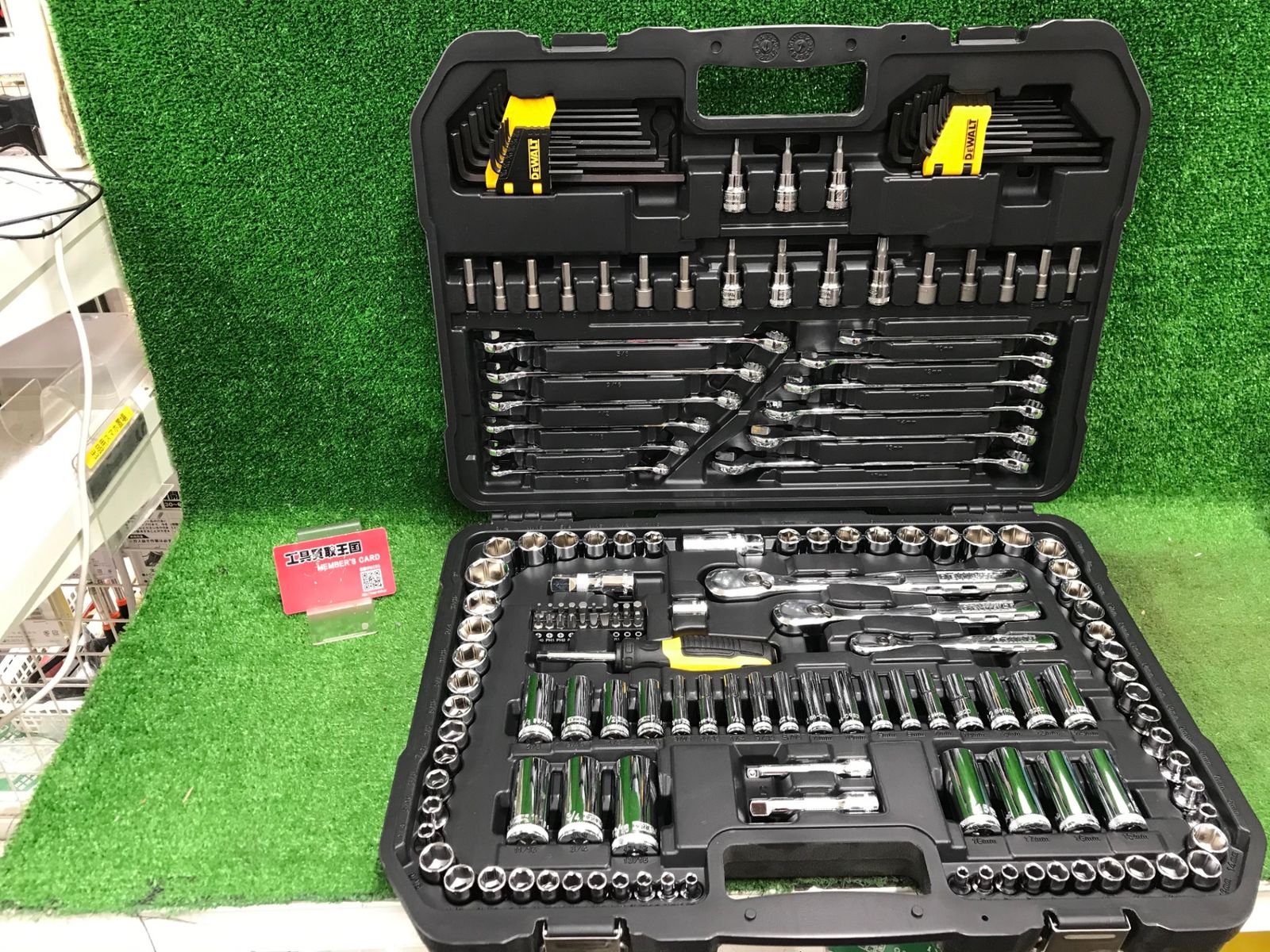 【中古品】【0918】DEWALT デウォルト 173ピース メカニックツールセット ケース付き　ITPKO4AR1VNS