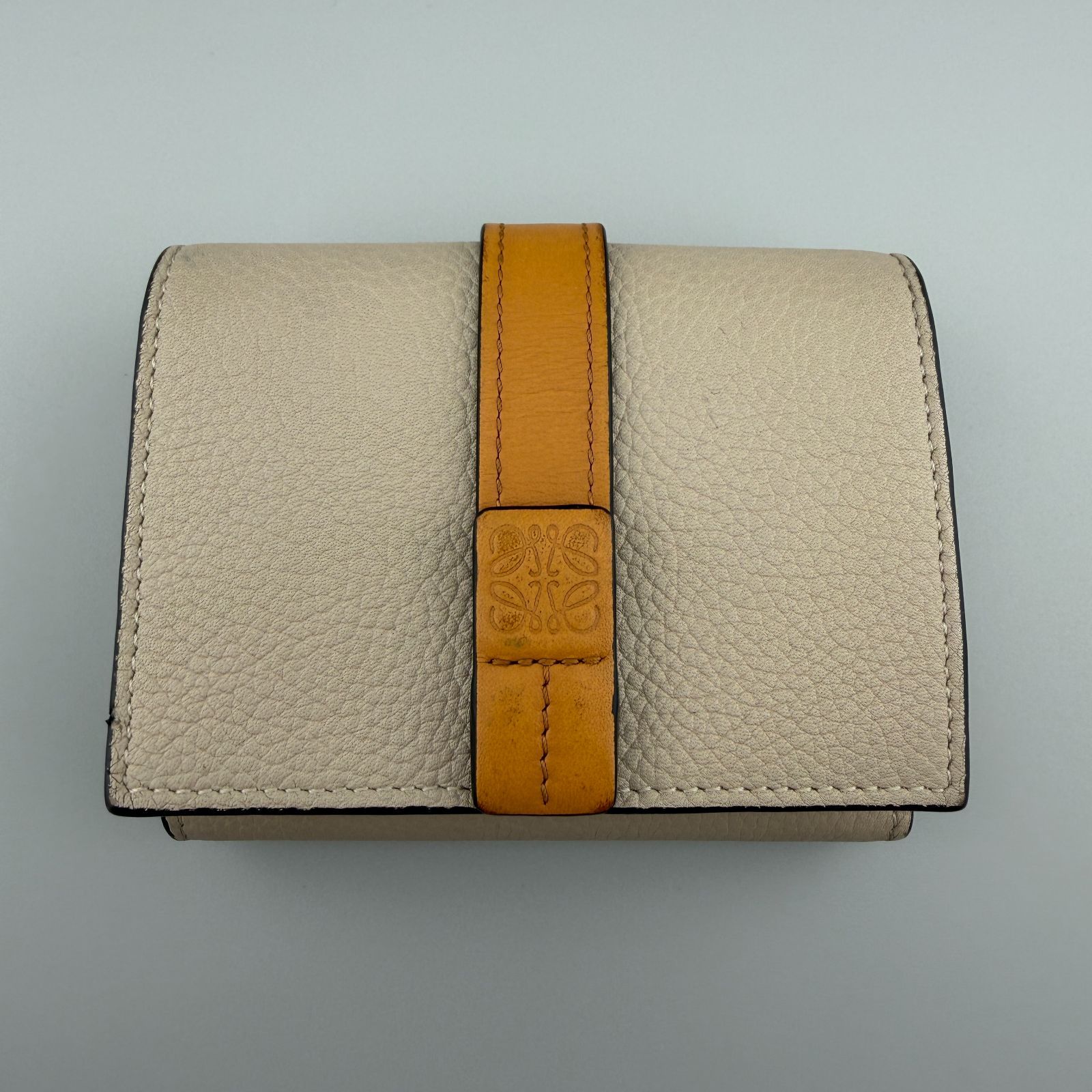 LOEWE ロエベ アナグラム トライフォールドウォレット ベージュ 三