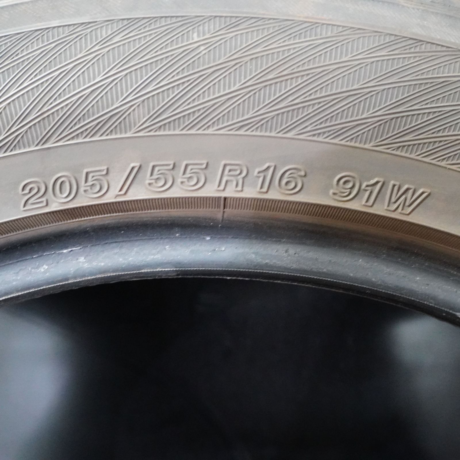 中古タイヤ 2023年製 YOKOHAMA ADVAN dB V552 205/55R16 4本 プリウス 